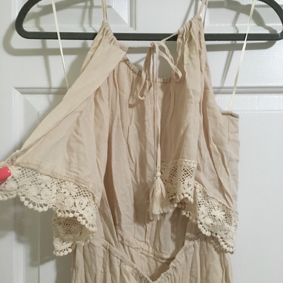 Cream lightweight Francesca's romper - Picture 3 of 3